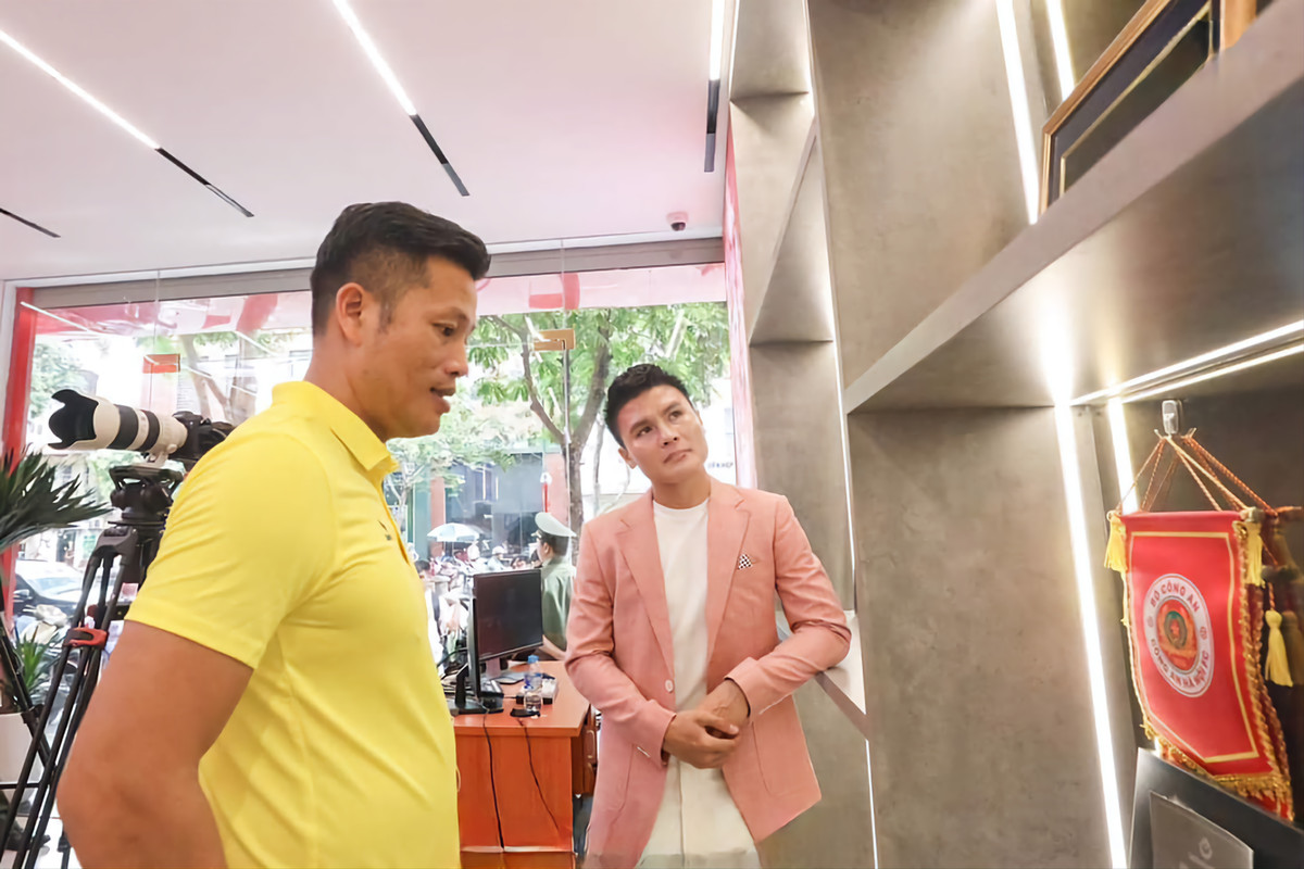 Trải qua nhiều lần thương thảo, CLB chính thức đưa ra thông báo: Quang Hải sẽ trở thành cầu thủ của đội bóng Công an Hà Nội. Cụ thể, Quang Hải sẽ thi đấu trong màu áo đội bóng ngành Công an theo bản hợp đồng kéo dài 1,5 năm. Quang Hải rất tự hào được khoác áo CLB Công an Hà Nội, một trong những đội bóng giàu tham vọng nhất V-League mùa này". Trích bài viết trên fanpage của CLB Công an Hà Nội.