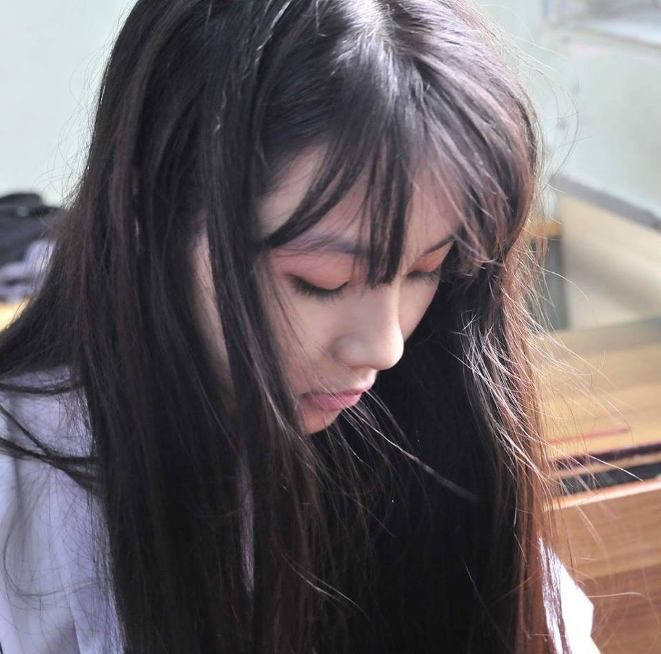 Với niềm đam mê sẵn có từ lâu, cuối cùng Thủy Tiên đã quyết định theo ngành Luật của trường ĐH Kinh tế - Luật.