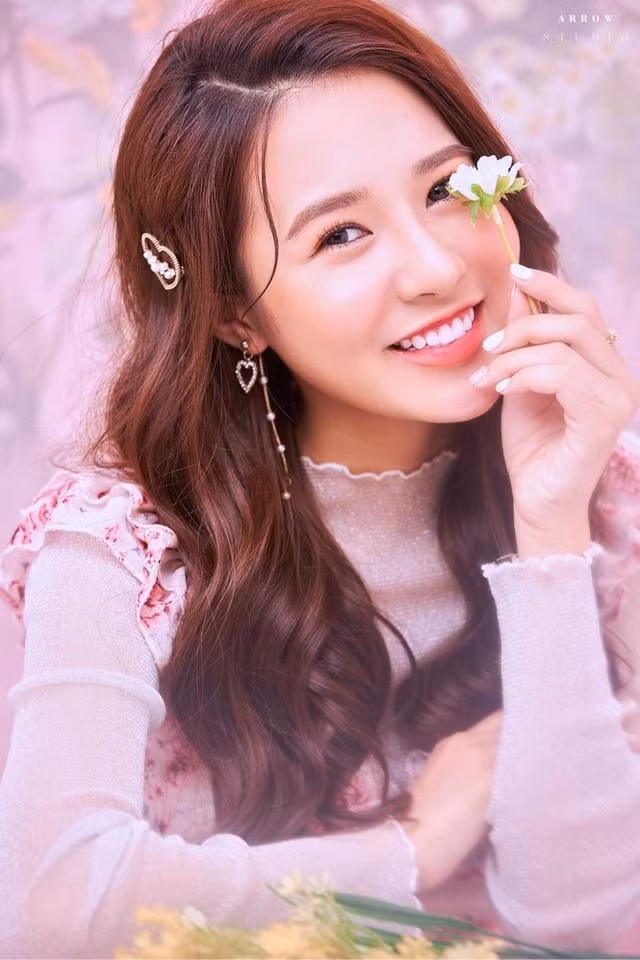 Đỗ Hà Trang không còn là cái tên xa lạ đối với cộng đồng mạng. Nữ sinh đến từ Nam Định sở hữu vẻ ngoài ngọt ngào và được nhiều người nhận xét có phần giống với hot girl Sam.