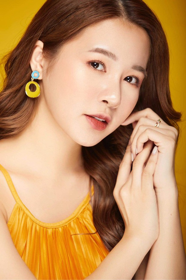 Trên trang facebook cá nhân, Hà Trang đã thu hút được hơn 150.000 lượt theo dõi. Việc trở nên nổi tiếng trên mạng xã hội không quá ảnh hưởng đến cuộc sống của cô nàng. Ngược lại nữ sinh Nam Định lại cảm thấy rất vui khi được nhiều người biết đến và ủng hộ.