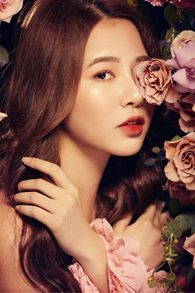 Không chỉ học giỏi, Hà Trang còn rất tích cực tham gia các hoạt động của đoàn trường, lớp đề ra. Cô nàng từng được biết đến là một lớp trưởng gương mẫu, dẫn dắt lớp đi lên trong học tập cũng như các công tác tập thể.