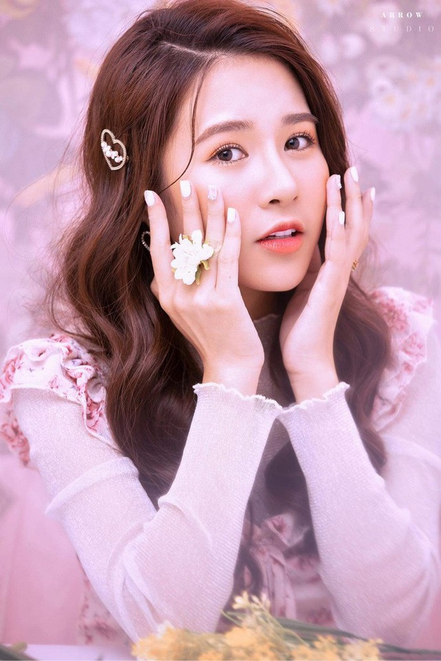 Chia sẻ về điều việc được so sánh với hot girl Sam, nữ sinh Nam Định nói: "Trước giờ cũng có khá nhiều người nói mình giống với chị Sam. Mình hơi ngại nhưng cũng cảm thấy rất vui vì chị Sam là người mình khá hâm mộ. Tuy nhiên, mình rất sợ bị ví là bản sao của người khác nên mình sẽ sống theo đúng cách mình muốn, chỉ trở thành một bản sao tốt nhất của chính mình".