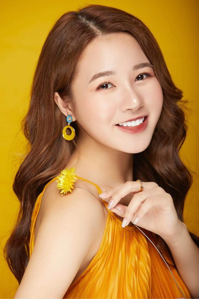 Trước khi lên đại học, nữ sinh 9X - Hà Trang đã có tiếng “học giỏi” khi 12 năm liền đạt danh hiệu học sinh giỏi cấp trường, giải Nhì kỳ thi tỉnh môn Ngữ văn thời trung học.