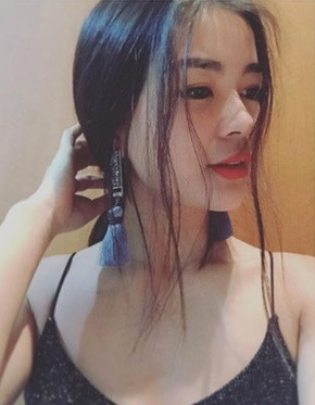 Năm 2016, sau hai năm rưỡi làm tiếp viên hàng không, Diệu Thúy thi tuyển phi công tại Trường bay Việt, nơi huấn luyện phi công cho Hãng hàng không Vietnam Airlines. Như một con đường dài đầy thử thách, cô nàng sang Mỹ học thực hành bay.