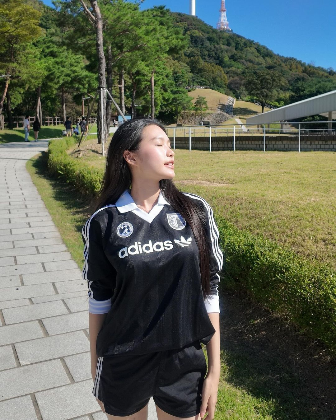 Trước đó, Doãn Hải My cũng gây chú ý với bộ ảnh về thăm nhà mẹ đẻ sau khi sinh em bé được 2 tháng.