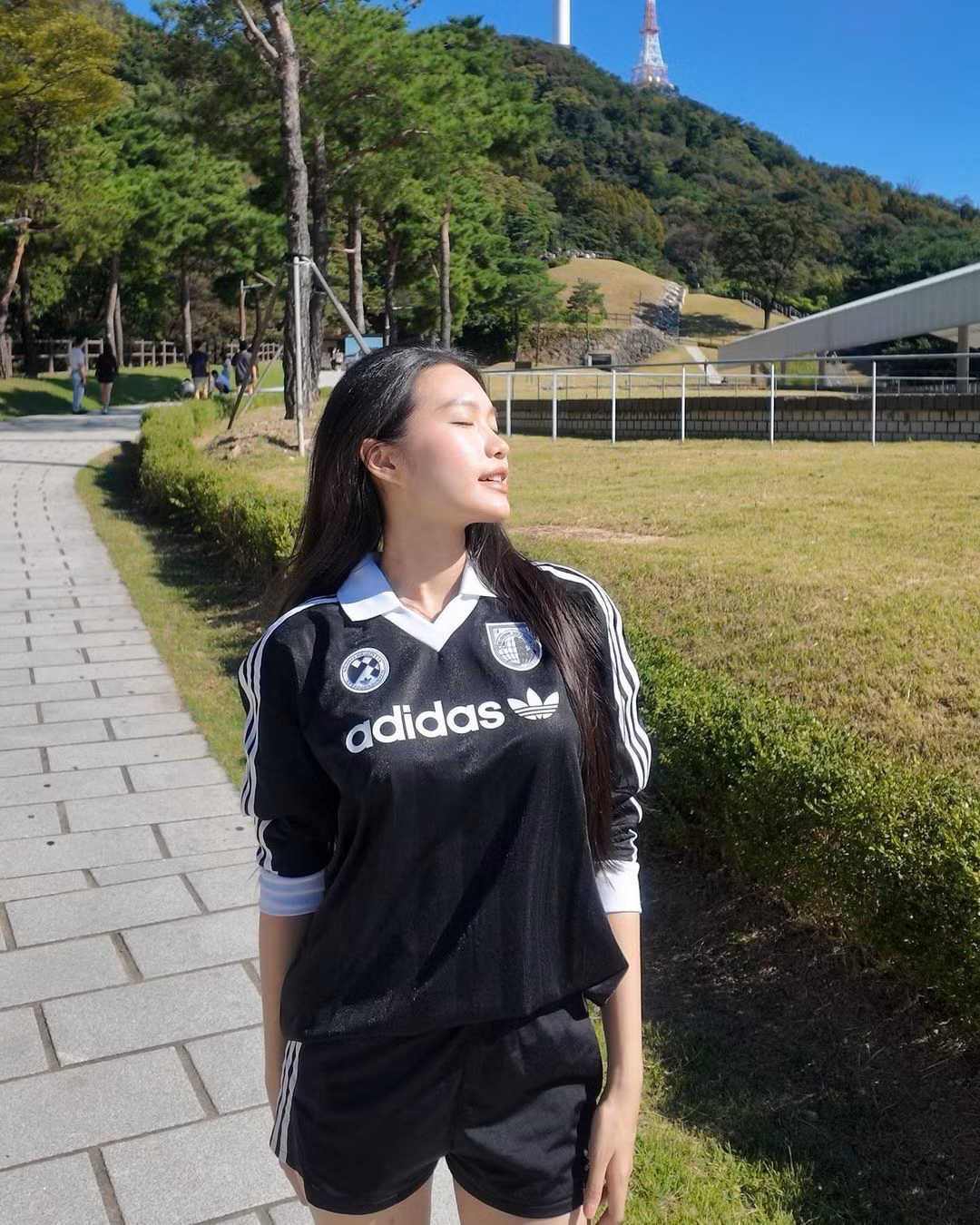 Trước đó, Doãn Hải My cũng gây chú ý với bộ ảnh về thăm nhà mẹ đẻ sau khi sinh em bé được 2 tháng.