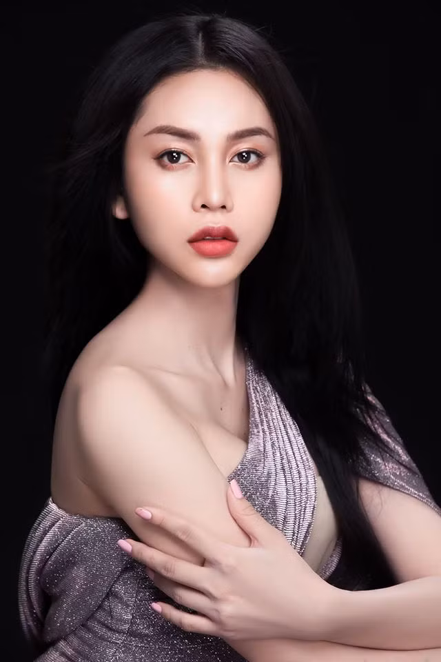 Mỗi lần xuất hiện, Lương Trung Kiên lại gây ấn tượng bởi ngoại hình điệu đà, duyên dáng, xinh đẹp và mang đến những tràng cười không ngớt dành cho mọi người. Chính vì lý do này mà "thánh lô tô" được CĐM quan tâm, sở hữu lượng follow trên Facebook và Youtube rất đáng ngưỡng mộ.