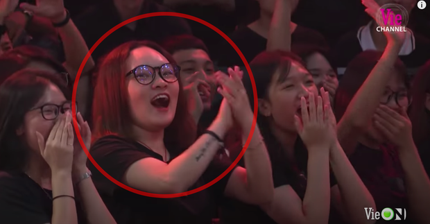 Hiện tại, info của khán giả Rap Việt xinh đẹp đang được các "thám tử mạng" nhiệt tình truy lùng. Rất nhiều anh chàng đã "nhận vơ" người ta là vợ mình.