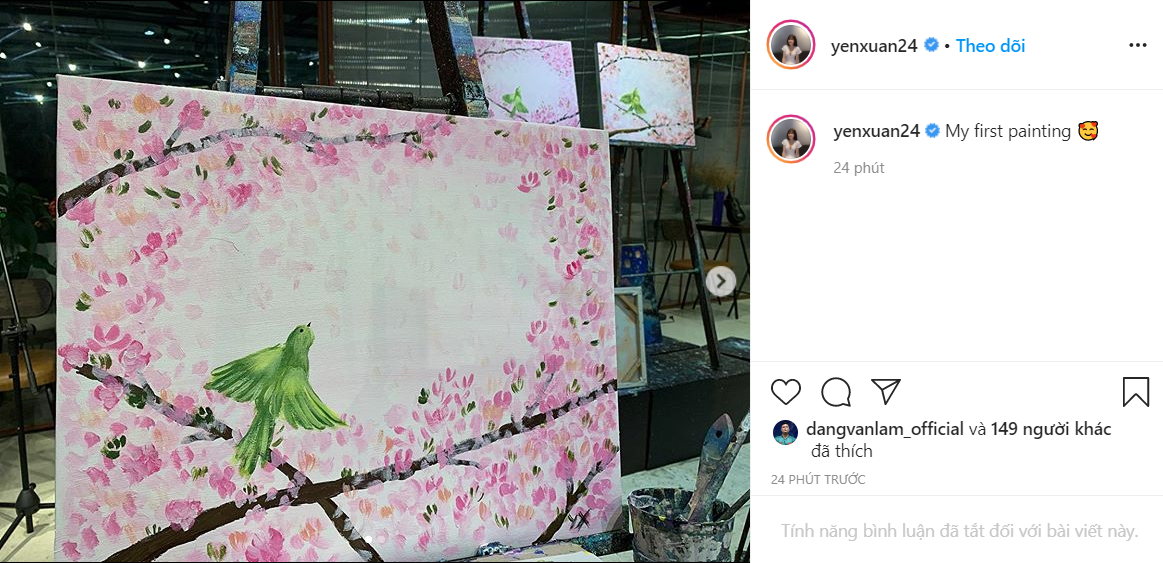 Theo chia sẻ, đây là tác phẩm đầu tiên được Yến Xuân hoàn thiện một cách chỉnh chu. Bạn gái thủ thành Đặng Văn Lâm cũng cho biết thêm, ngoài thời gian có mặt tại phòng tập, cô nàng cũng khá hào hứng với lớp hội họa mà mình tham gia.