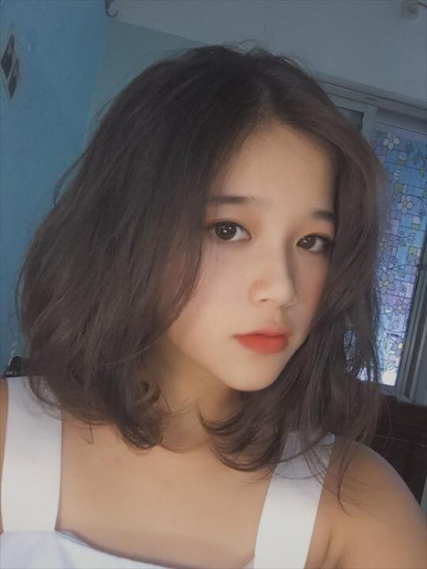 Những hình ảnh đầu tiên của Khánh Ly đến với dân mạng thông qua một hội chia sẻ ảnh những bạn gái xinh xắn khá nổi trên Facebook.