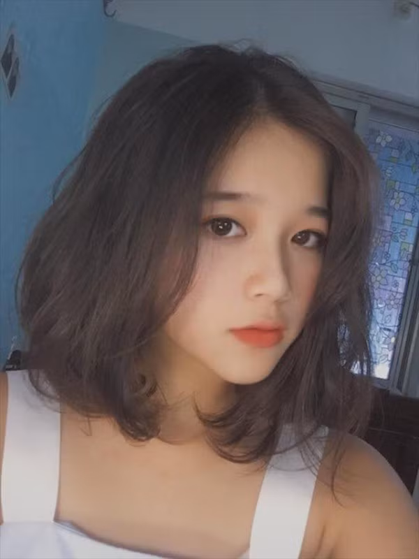 Những hình ảnh đầu tiên của Khánh Ly đến với dân mạng thông qua một hội chia sẻ ảnh những bạn gái xinh xắn khá nổi trên Facebook.