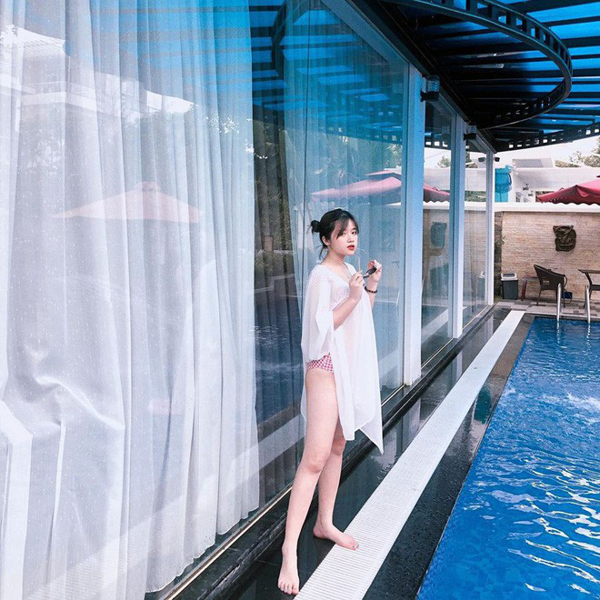 Cuối cùng, Khánh Ly cho biết bí quyết để có thân hình đẹp của Ly khá đơn giản. Ly hạn chế tối đa lượng tinh bột trong bữa ăn của mình và hầu như sẽ không ăn bữa tối, thêm vào đó là uống nước ép hoa quả để detox cơ thể.