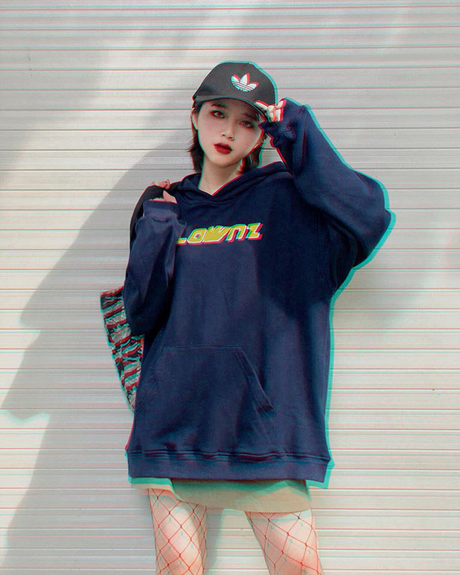 Chia sẻ về cơ duyên làm mẫu ảnh, Khánh Ly cho biết nhờ vào hồi cấp 3 có một đoàn studio đến quay chụp nên đã đăng tải hình ảnh của cô bạn lên mạng xã hội.