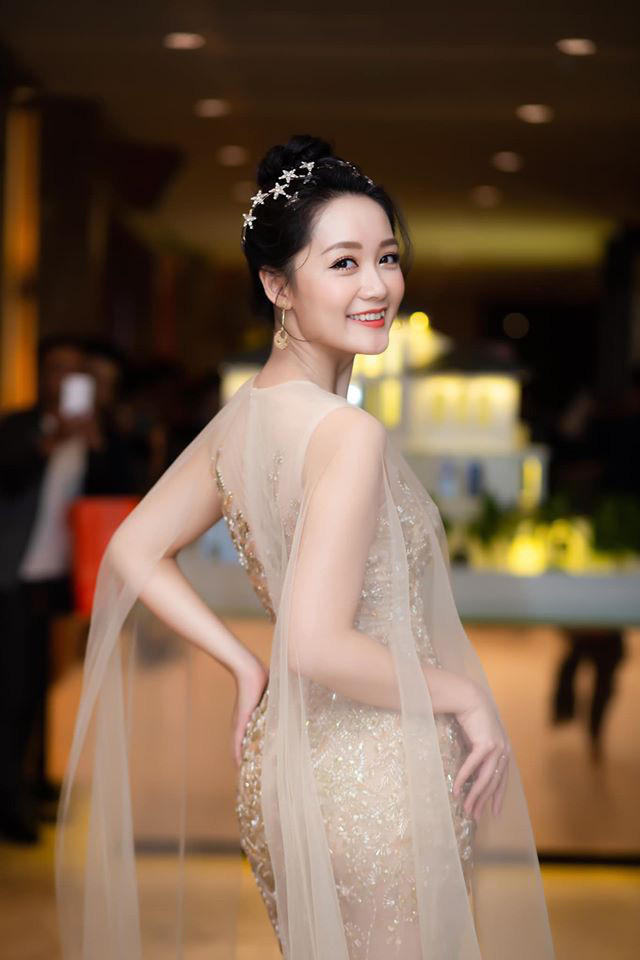 Tôi muốn làm thời sự nên tôi lựa chọn hình ảnh đáng tin cậy hơn trong mắt khán giả. Khi đã làm chương trình chính luận, tôi nghĩ rằng cần nhìn mọi thứ nghiêm túc hơn, không chỉ bồng bềnh với quần áo đẹp và nhan sắc". MC Thu Hà cho biết thêm.