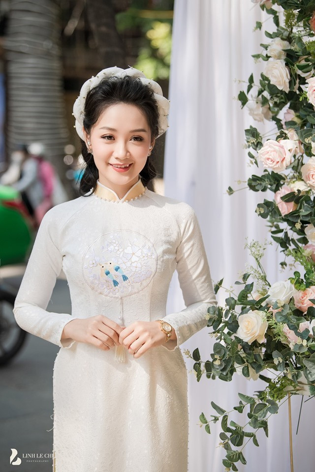 Trước khi hẹn hò, vợ chồng Thu Hà đã là bạn trong nhiều năm. Nói về bạn trai, BTV VTV chia sẻ: "Chúng tôi là bạn đã lâu nên rất hiểu nhau và người này thông cảm cho công việc của người kia. Tôi nghĩ đó là điều quan trọng trong tình yêu".