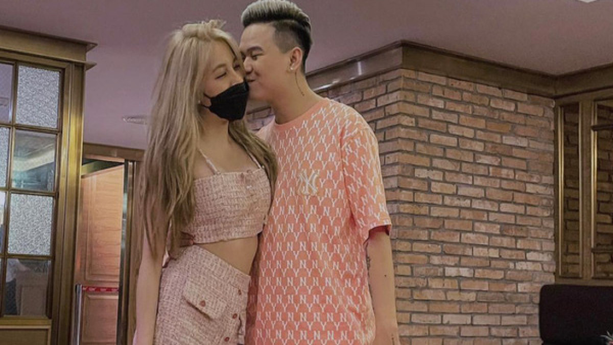 Mặc dù có đôi chút ít nói là vậy thôi nhưng phải nói nhiều lần trên sóng livestream, Rambo và Bảo Trân luôn phối hợp ăn ý tạo nên nhiều tiếng cười cho mọi người.