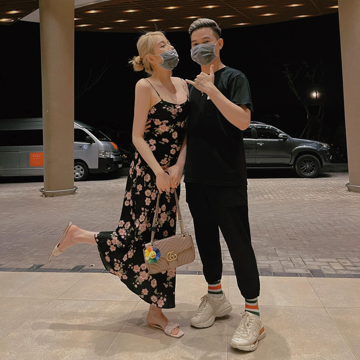 Hy vọng, trong thời gian tới đây, "hot girl bánh tráng" sẽ thêm phần tự tin, cười nói nhiều hơn để giao lưu với khán giả.