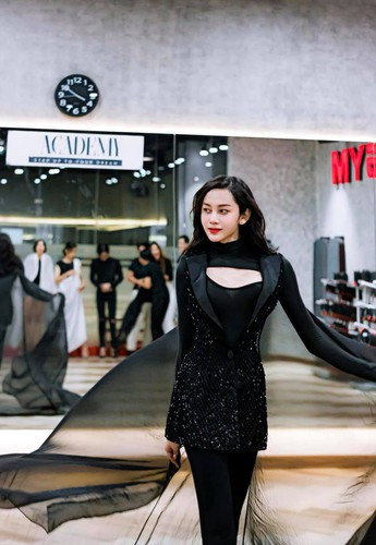 Tại cuộc thi Hoa hậu Chuyển giới Việt Nam năm nay, nhiều người cho rằng Lương Mỹ Kỳ chính là một trong những ứng viên sáng giá nhất cho ngôi vị Hoa hậu.