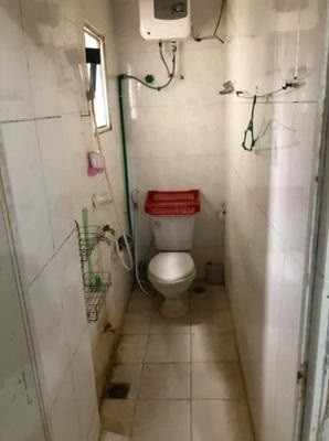 Cụ thể, nữ sinh này hiện đang sinh sống tại TP HCM. Vì muốn "share" tiền phòng để giảm các khoản sinh hoạt phí nên cô đã đăng hình ảnh căn phòng của mình lên mạng xã hội để tìm bạn ở ghép.