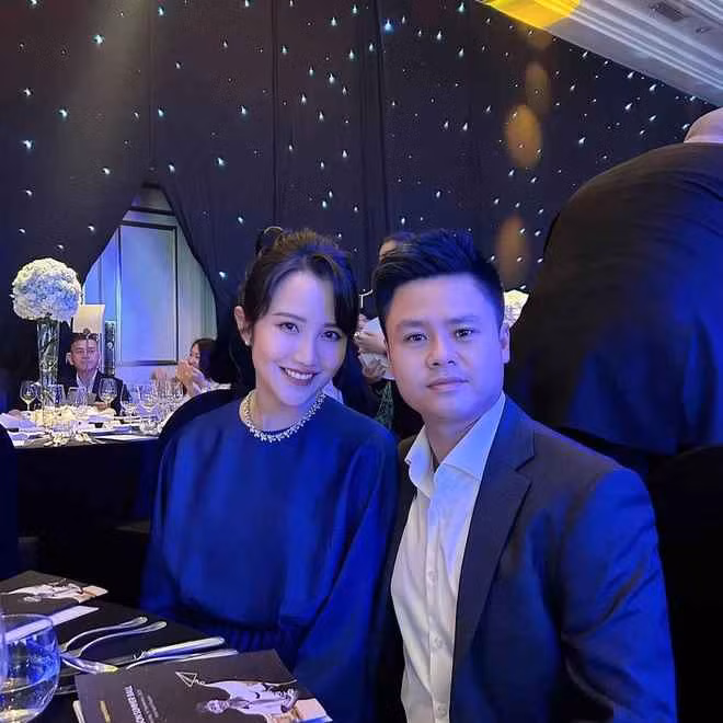 Dẫu vậy, dù ảnh tự đăng đẹp xuất sắc thì bên ngoài, Primmy Trương vẫn lộ một vài dấu hiệu nhỏ của mẹ bỉm sau sinh. Điều này còn khiến không ít người cho rằng cô nàng lại tiếp tục có "tin vui".