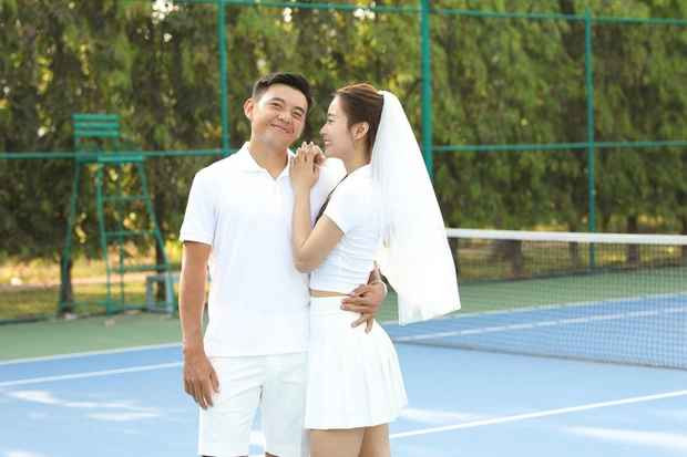 Nhắc đến những cặp đôi nổi tiếng trong làng thể thao, không thể không nhắc đến Lý Hoàng Nam và Huỳnh Ngọc Phương Trinh (sinh năm 1995). Nếu như Hoàng Nam được xem là tay vợt số 1 Việt Nam ở thời điểm hiện tại thì Phương Trinh cũng từng rất nổi tiếng trên mạng với biệt danh “hot girl bóng rổ”.