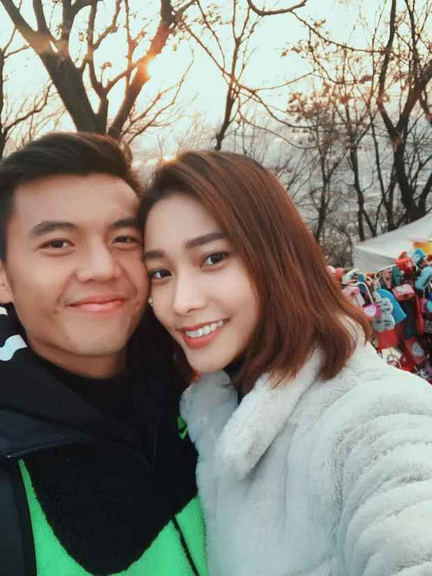 Không những thế, cả hai cũng chẳng phải là hình mẫu lý tưởng của nhau. “Lúc đó mình thích một người ân cần, chu đáo, tâm lý còn Nam thì có tính cách trầm lặng hơn, có lẽ do đã quen với lối sống một mình. Đây cũng là lý do mà mình vẫn hay trêu Nam là ‘người đàn ông không có quả tim’. Ngược lại Nam thích con gái nhẹ nhàng, nữ tính nhưng mình khá cá tính và có phần mạnh mẽ vì là VĐV”. - vợ Hoàng Nam cho biết