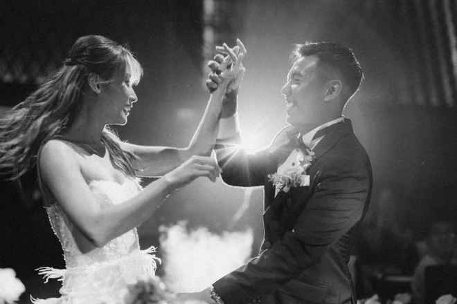 Trong thời gian yêu đương, Hoàng Nam và Phương Trinh cũng khá kín tiếng chuyện tình cảm, ít khi chia sẻ về nửa kia. Có thể nhiều người cho rằng phải công khai cho cả thế giới biết để tránh “trùng người yêu” nhưng theo Phương Trinh, cả hai đều giữ ý tứ cho đời sống riêng tư của đối phương, để không ảnh hướng đến công việc của nhau.