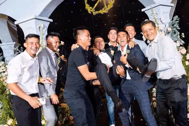 Về kế hoạch sau khi kết hôn, Hoàng Nam và vợ không có nhiều sự thay đổi, vẫn tiếp tục công việc của mình. Thay đổi lớn nhất có lẽ là sự hậu thuẫn cho nhau thêm vững vàng. Vợ chồng trẻ cũng sẽ ở riêng để trải nghiệm cuộc sống cũng như xây dựng gia đình nhỏ cho riêng mình.