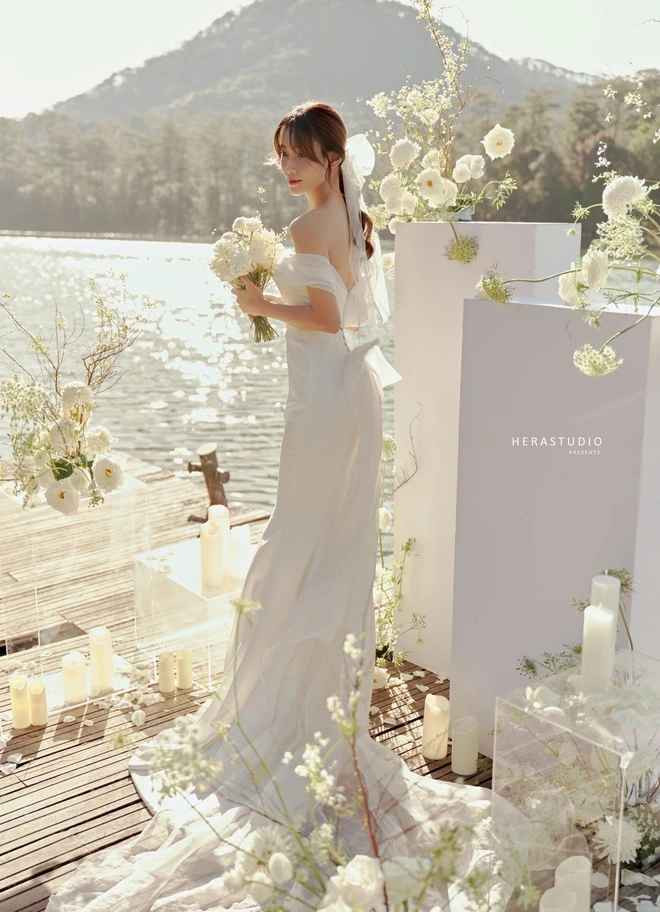 Và giống như nhiều cặp đôi khác, Hoàng Nam và Phương Trinh cũng có những lúc tranh cãi, khúc mắc. Cựu “hot girl bóng rổ” tâm sự: “Tính cách, công việc và cuộc sống của cả hai có nhiều điểm khác nhau. Nhiều lúc không thể ở bên cạnh đối phương trong thời khắc quan trọng để khích lệ, chia sẻ hay đơn giản là dành thời gian cho nhau nên cũng có chút tủi thân. Cũng chính vì vậy mà hầu hết những lần cãi nhau của bọn mình đều vì lịch trình bận rộn của cả hai. Muốn làm này làm nọ nhưng không có thời gian”.