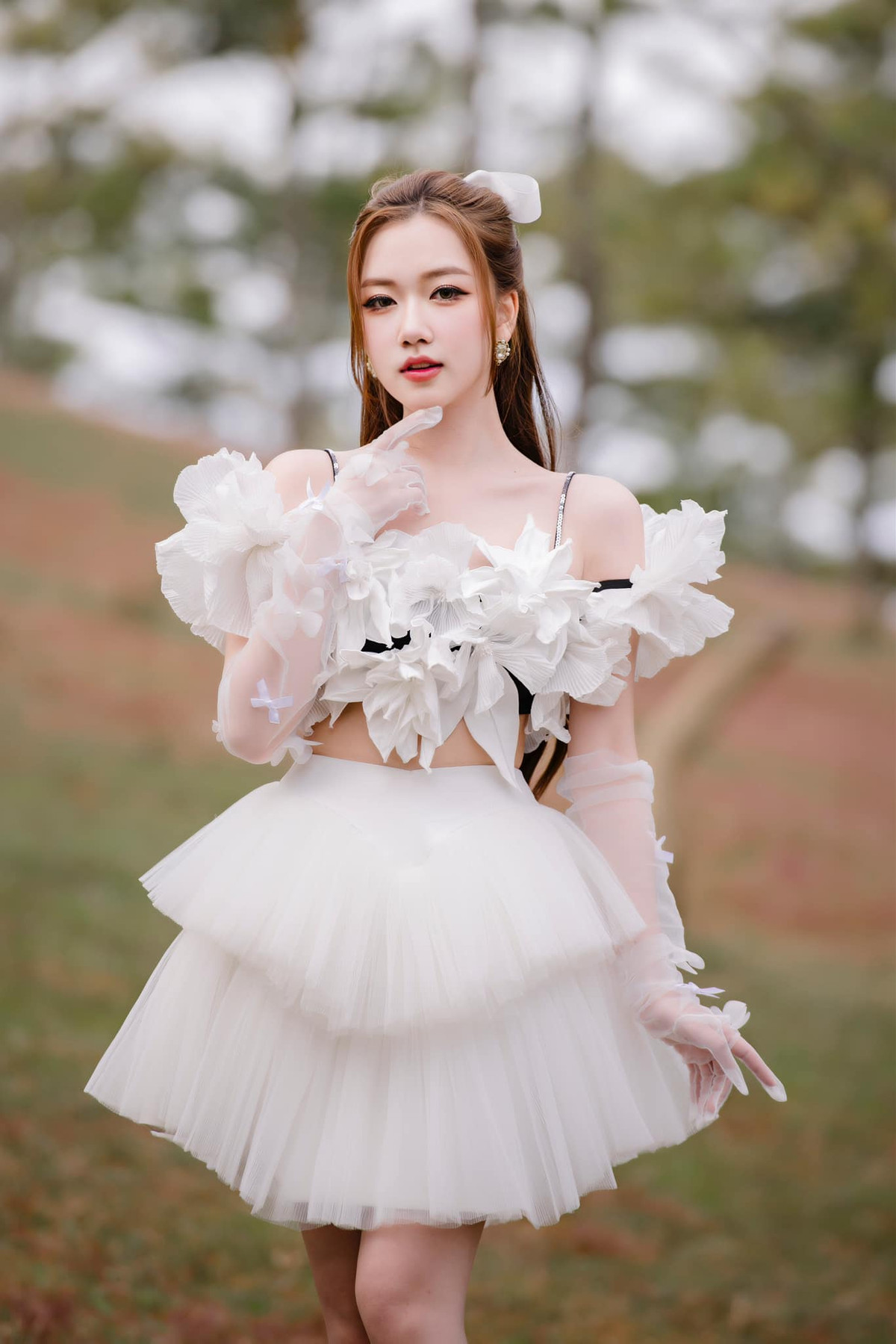 Thoại Nghi cũng nhận nhiều lời khen ngợi khi lựa chọn phong cách và hình tượng debut phù hợp với lứa tuổi 18. Giọng hát của Thoại Nghi được nhận xét trong trẻo, âm sắc dễ nghe phù hợp với các ca khúc theo dòng nhạc Teen Pop.