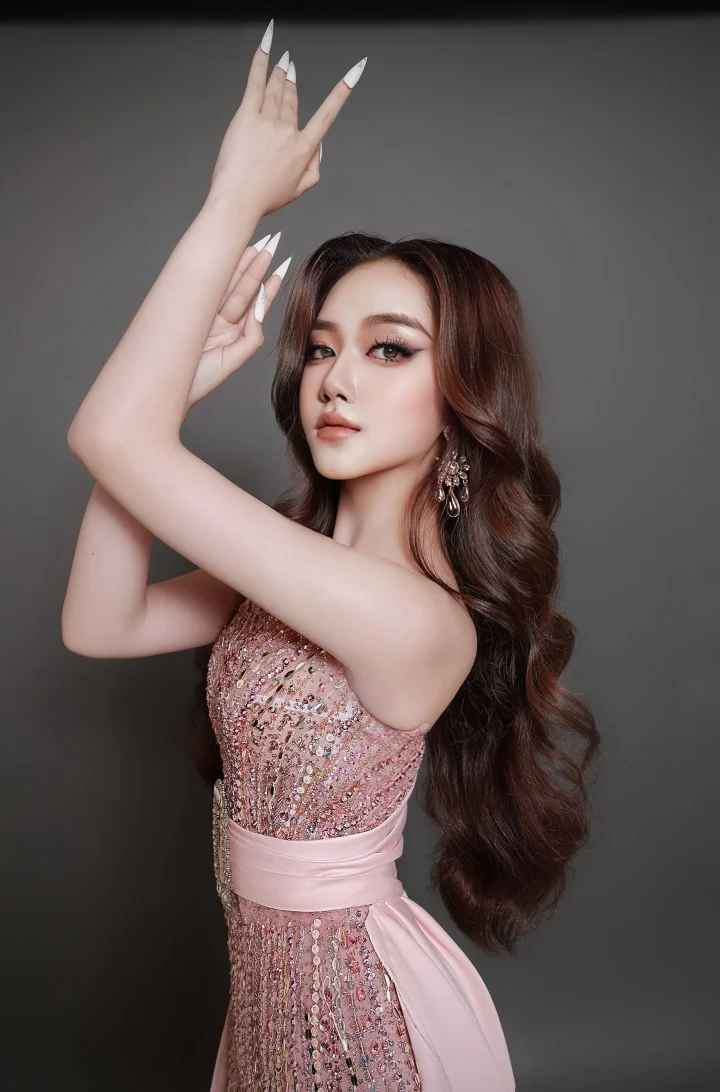 May mắn sở hữu vóc dáng cao ráo, mảnh mai nhưng Thoại Nghi vẫn duy trì thói quen tập thể dục 30 phút mỗi ngày.