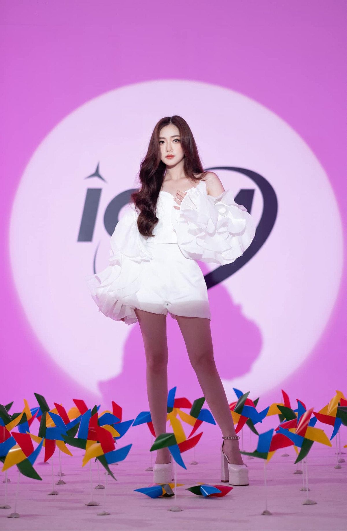 Bên cạnh đó, với công việc làm người mẫu, KOL, Thoại Nghi chú trọng lựa chọn những outfit, layout make up phù hợp với yêu cầu nhãn hàng.