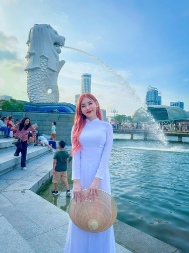 Cũng giống như những lần trước, việc mặc áo dài biểu diễn lần này được nữ DJ 9X lên ý tưởng, tự chuẩn bị từ khâu phục trang đến makeup.