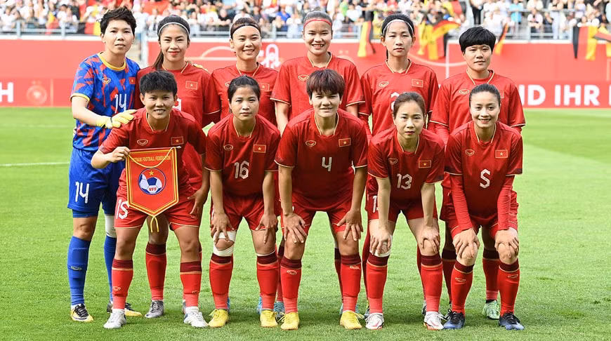 World Cup nữ 2023 chứng kiến tám đội lần đầu dự giải – nhiều nhất lịch sử gồm Haiti, Morocco, Panama, Philippines, Bồ Đào Nha, Cộng hoà Ireland, Việt Nam và Zambia. Con số này có được từ việc FIFA lần đầu tăng số đội tham dự từ 24 lên 32.