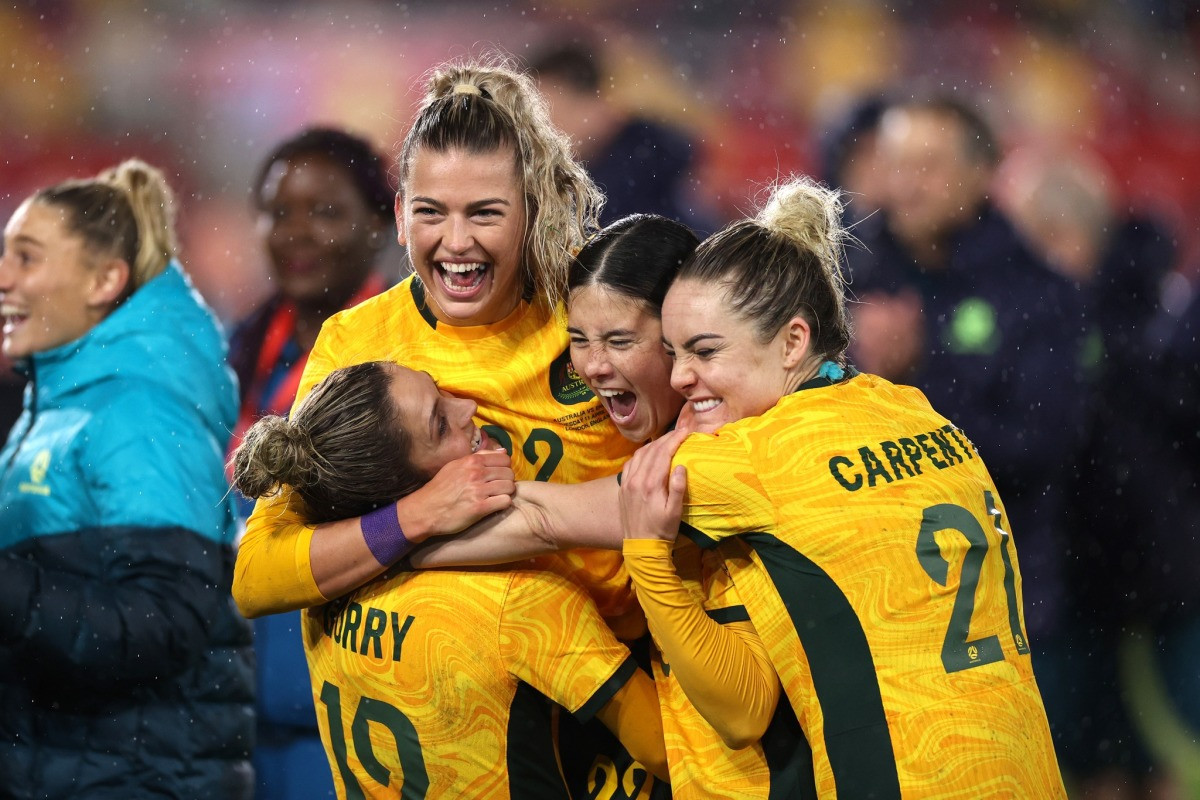 Australia có chín cầu thủ khoác áo ĐTQG trên 100 trận dự giải, vượt qua kỷ lục của Mỹ lập kỳ trước với tám người. Các cầu thủ Australia gồm Clare Polkinghorne (156 trận), Emily van Egmond (127), Sam Kerr (120), Tameka Yallop (112), Kyah Simon (111), Steph Catley (109), Caitlin Foord (108), Alanna Kennedy (108) và Lydia Williams (102).