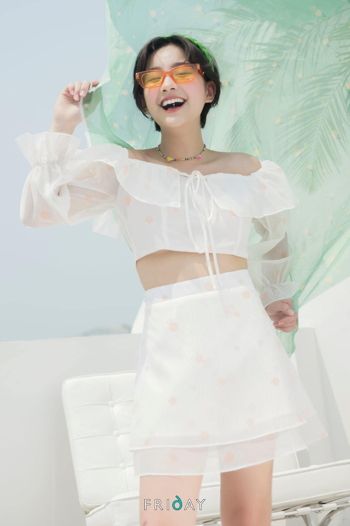 Cách đây chưa lâu, trong một đoạn clip, hot girl dân tộc Tày gây chú ý bởi những vết thương trên cánh tay. Điều này khiến người hâm mộ lo lắng cho sức khỏe của cô nàng.