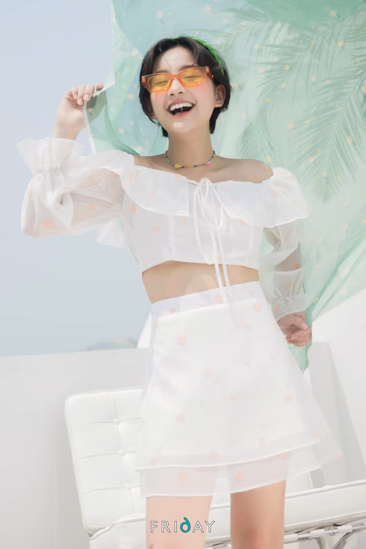 Cách đây chưa lâu, trong một đoạn clip, hot girl dân tộc Tày gây chú ý bởi những vết thương trên cánh tay. Điều này khiến người hâm mộ lo lắng cho sức khỏe của cô nàng.