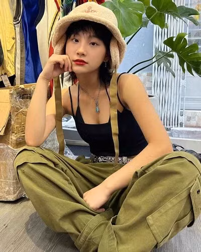 Vẻ ngoài xinh đẹp, nhan sắc trong trẻo cùng giọng nói nhẹ nhàng của hot girl dân tộc Tày chính là điểm cuốn hút bất cứ ai.