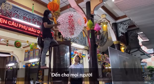 Phía dưới đoạn clip của Minh Nhựa, dân tình đã để lại rất nhiều bình luận. Trong đó có một vài người thì cho rằng đại gia này đang "làm màu".