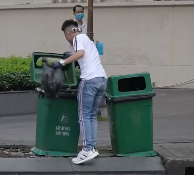 Cụ thể, Minh Nhựa nói: "Mình muốn mọi người không phân biệt giàu có hay nghèo khổ, chúng ta phải có ý thức giữ gìn, bảo vệ môi trường".