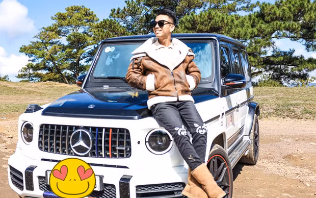  Đại gia Minh Nhựa là một trong những tay chơi xe hơi khét tiếng khắp cả nước. Không chỉ vậy, người thừa kế công ty Nhựa Long Thành còn gây chú ý khi tập tành làm Youtube thời gian qua.