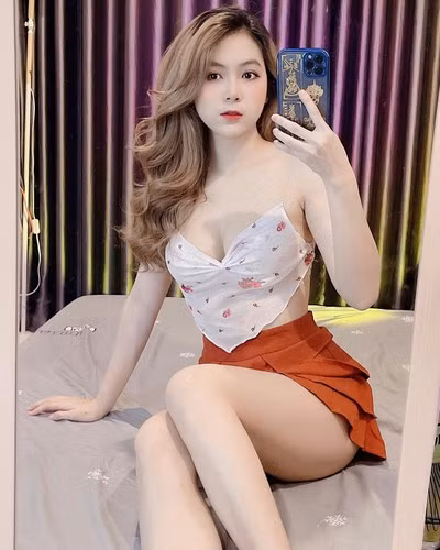 Sở dĩ cô giáo hot girl Trần Trân có sức hút mạnh mẽ trên MXH vậy là nhờ sở hữu thân hình siêu quyến rũ với số đo 3 vòng 83-58-92.