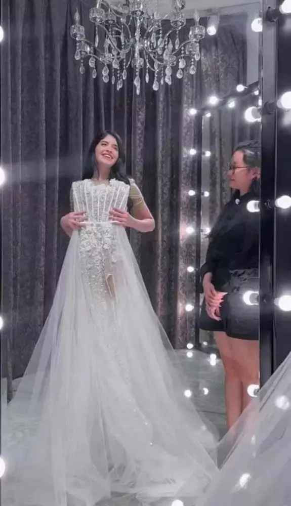 Hiện tại, không chỉ làm mẫu mà Andrea Aybar ( An Tây) còn là YouTuber, TikToker đình đám. Những clip mẫu Tây này đăng tải nhận về rất nhiều phản hồi tích cực.