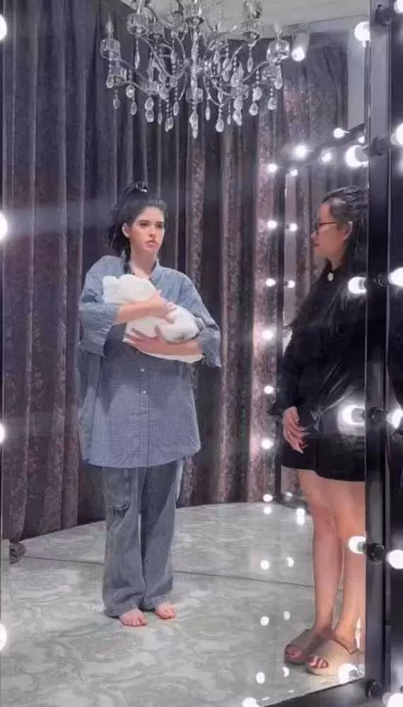 "Độc thân vui tính vẫn là tốt nhất", "Đã xinh gái lại còn tỉnh táo", "Rất cần những cái content như vầy cho các chị em tỉnh táo lại", "Không những đẹp gái mà phải có cái đầu thật lạnh"... nhiều người bình luận về clip vui đùa của An Tây.