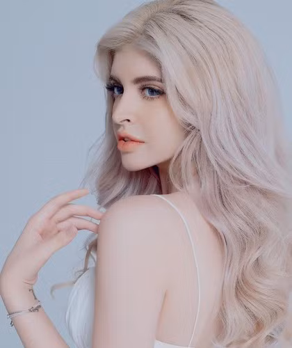 Ở ẩn một thời gian dài, An Tây giờ đây chăm cập nhật ảnh về cuộc sống đời tư hơn trước. Nhiều người nhận xét cô nàng ngày càng gợi cảm.