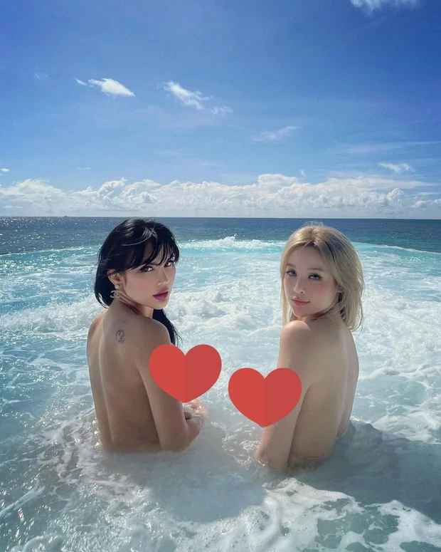 Đặc biệt, bức hình mới nhất của người đẹp trên instagram khiến cả cộng đồng mạng dậy sóng như biển lớn mùa bão. Dẫu biết Huyền Baby có sở thích khoe dáng nhưng cũng lâu lâu rồi CĐM mới có dịp ngắm nghía một bức hình bán nude như thế này.