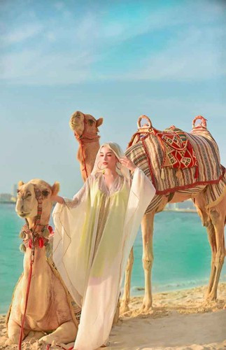 Những bức ảnh du lịch Dubai toát ra toàn "mùi tiền" của Huyền Baby lập tức thu hút được sự chú ý của netizen.