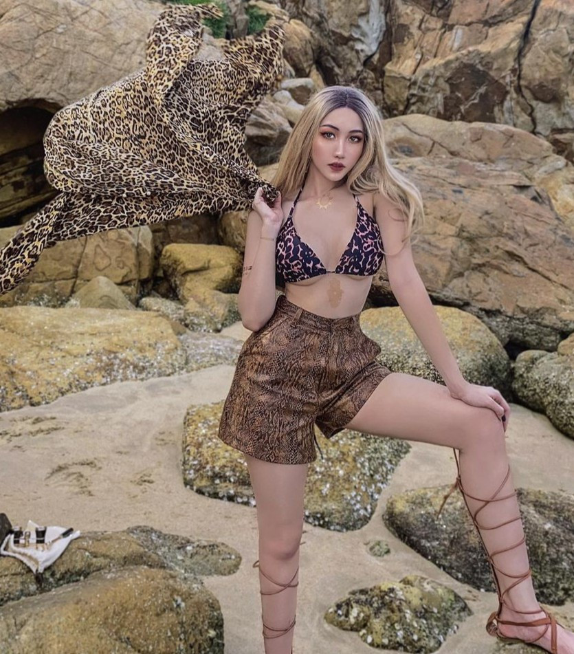 Những bức hình xuất hiện nhiều trên mạng được Thảo cùng gia đình chụp ở Đà Lạt (Lâm Đồng) từ năm ngoái.