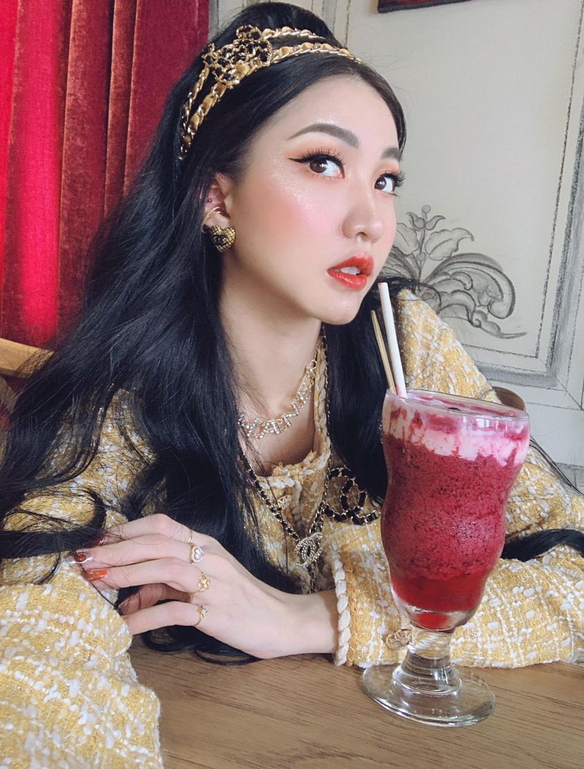 Thảo sẽ mua những món đảm bảo tiêu chí dễ phối đồ và không lỗi mốt. Đôi khi, cô cũng mua nếu cảm thấy nó phù hợp với mình.