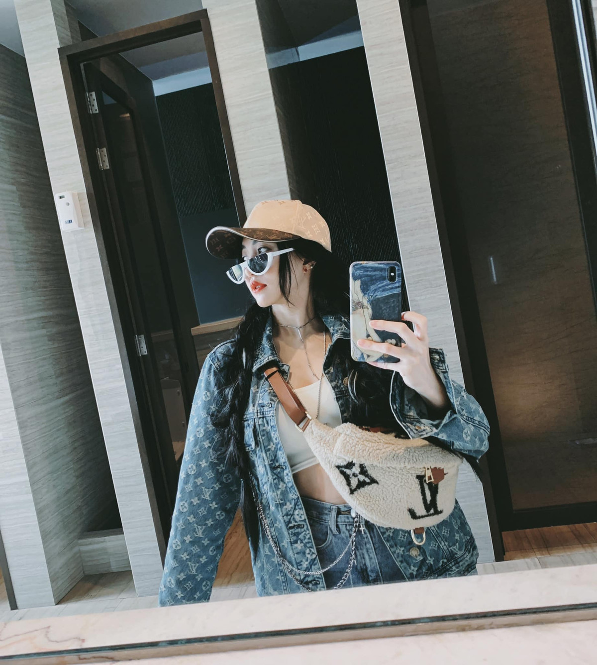 Cô gái Sài thành tiết lộ công việc trong lĩnh vực thời trang thỏa mãn niềm đam mê của mình, cũng như mang lại nguồn thu ổn định để có thể chăm sóc gia đình và nhu cầu mua sắm cho bản thân.